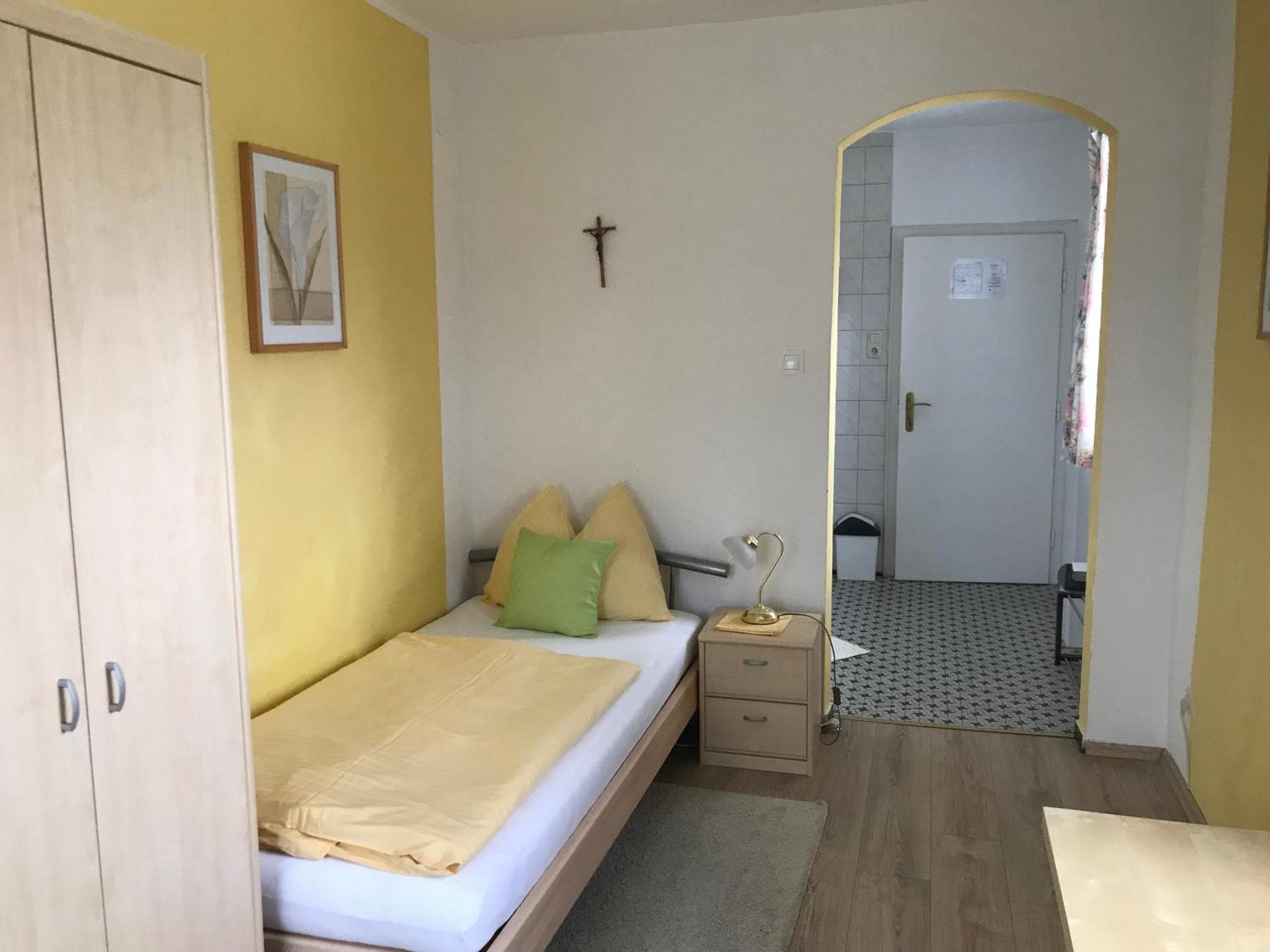 Einzelzimmer mit Balkon - undefined